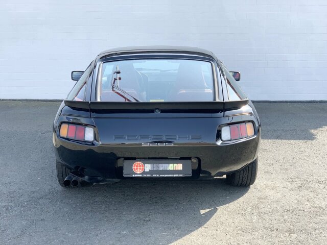 Porsche 928