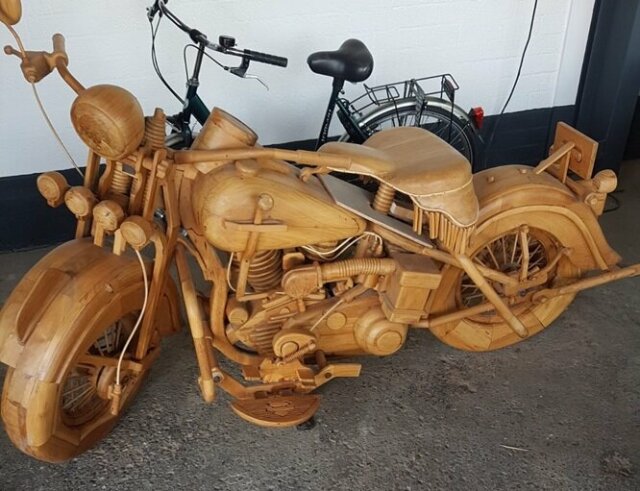 REPLIKAHolznachbau einer Harley Davidson Panhead, Replica