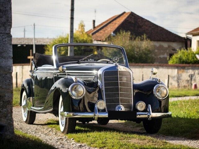 Mercedes-Benz 220