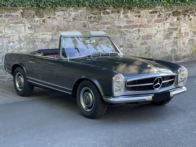 Mercedes-Benz 230