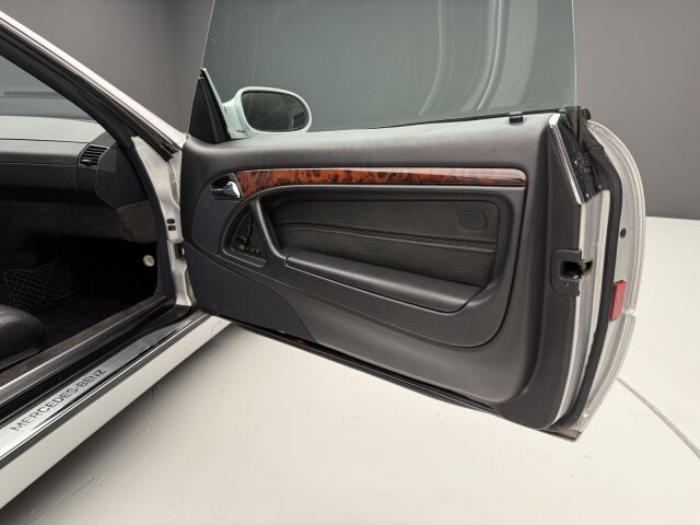 Mercedes-Benz SL 320