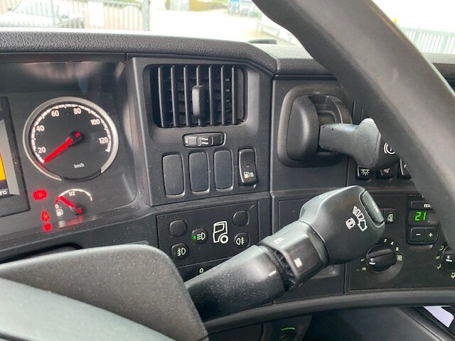 SCANIA (S) R