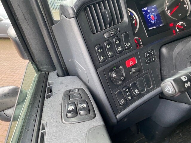SCANIA (S) R