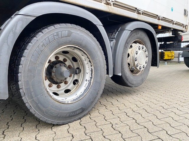 SCANIA (S) R