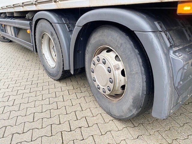 SCANIA (S) R