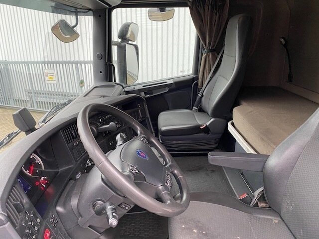 SCANIA (S) R