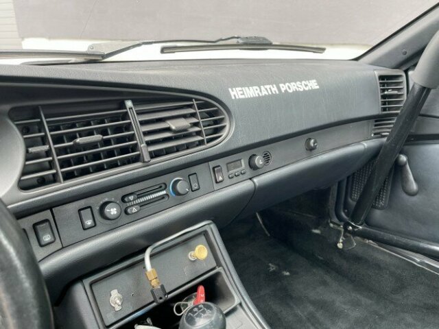 PORSCHE 944