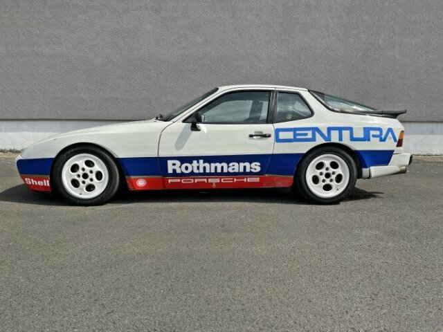 PORSCHE 944