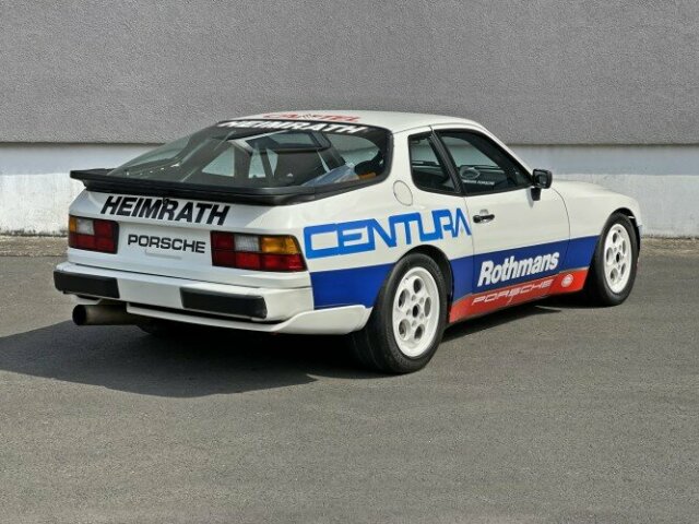 PORSCHE 944