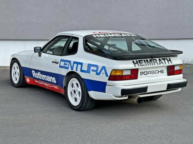 PORSCHE 944