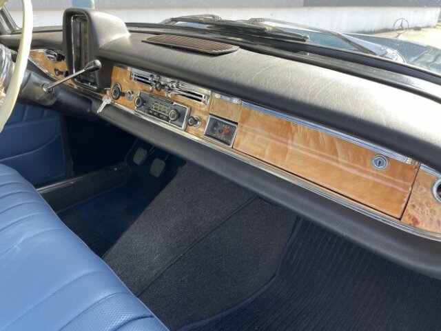 MERCEDES-BENZ 220