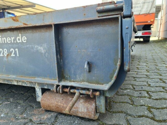 UNBEKANNT -
