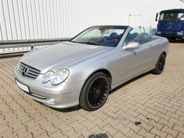 Mercedes-BenzCLK 320