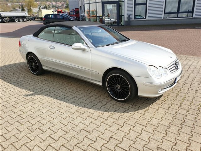 MERCEDES-BENZ CLK 320