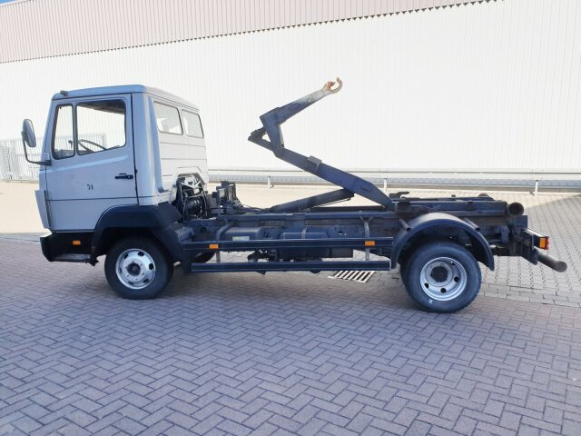 DAIMLER-BENZ -