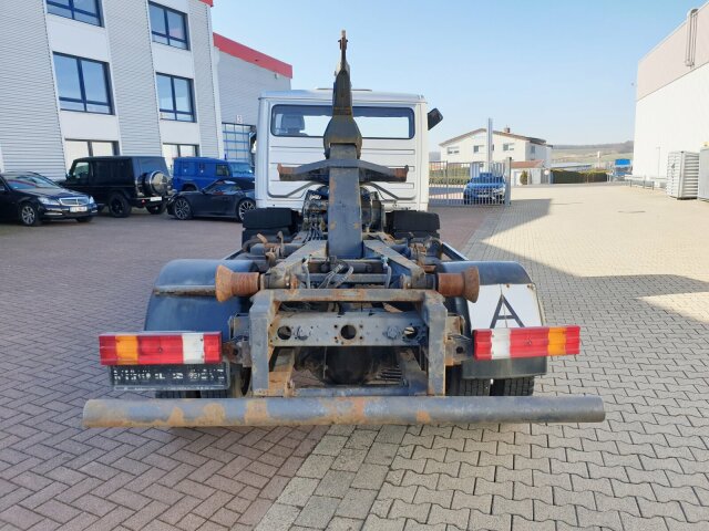 DAIMLER-BENZ -