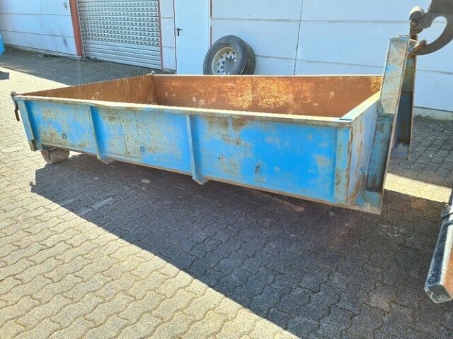 UNBEKANNT -