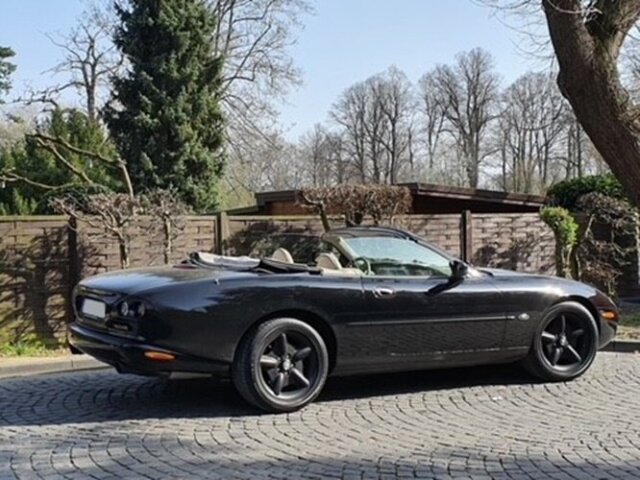 JAGUAR (GB) XK8