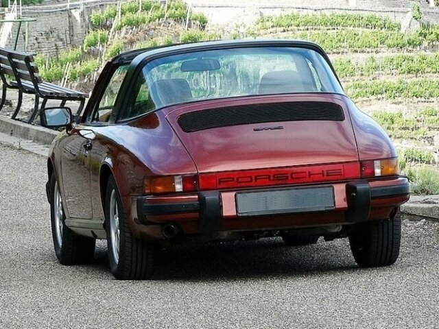PORSCHE 911