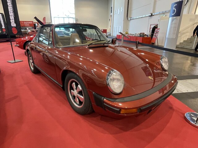 PORSCHE 911