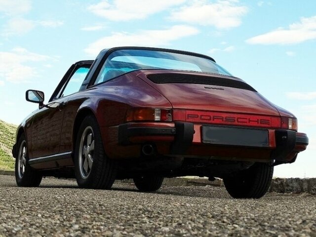 PORSCHE 911