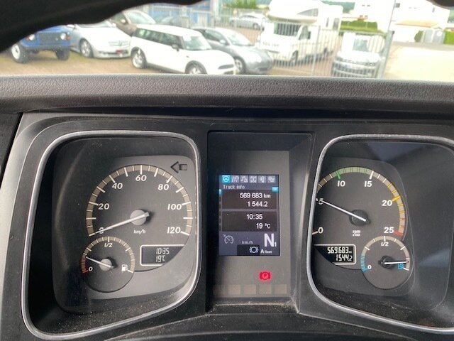 DAIMLER-BENZ -