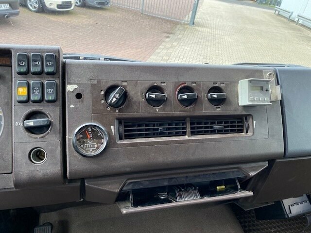 DAIMLER-BENZ -