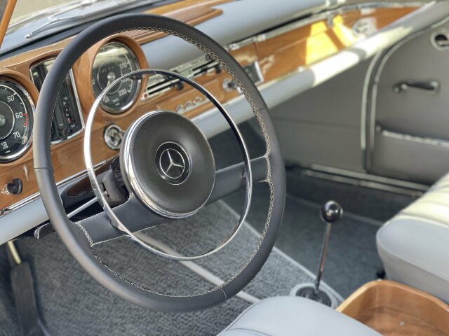 MERCEDES-BENZ 220