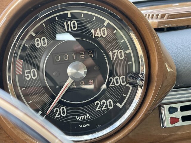 MERCEDES-BENZ 220
