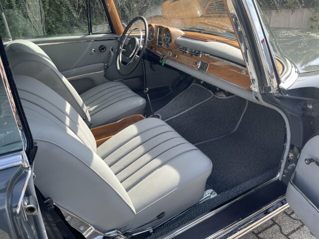MERCEDES-BENZ 220