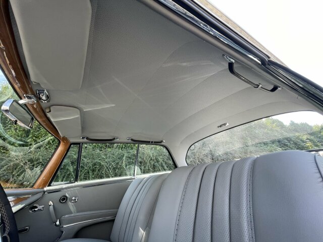 MERCEDES-BENZ 220