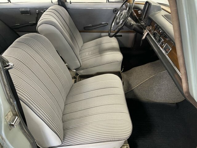 MERCEDES-BENZ 220