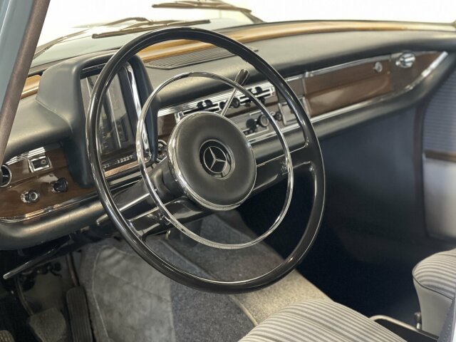 MERCEDES-BENZ 220