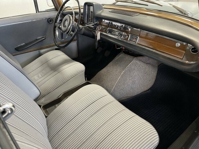 MERCEDES-BENZ 220