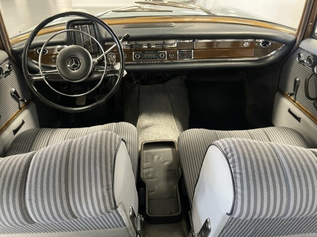 MERCEDES-BENZ 220