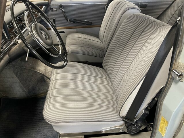 MERCEDES-BENZ 220