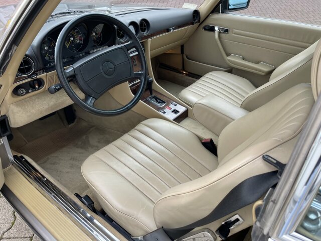 MERCEDES-BENZ 560