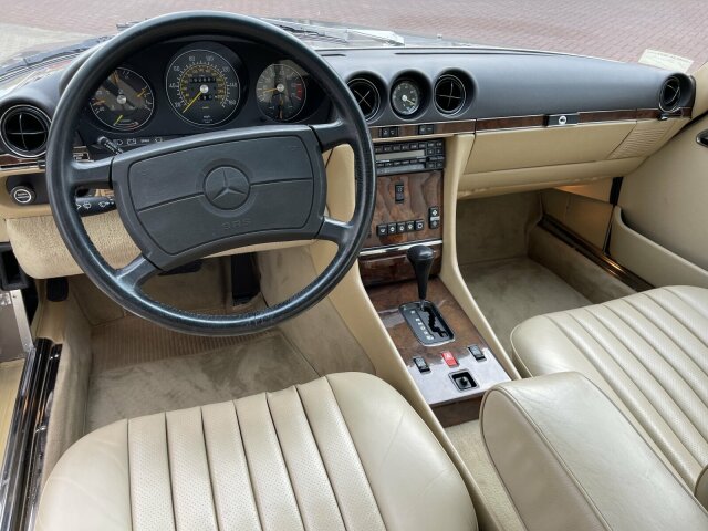 MERCEDES-BENZ 560