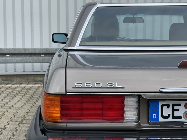 MERCEDES-BENZ 560