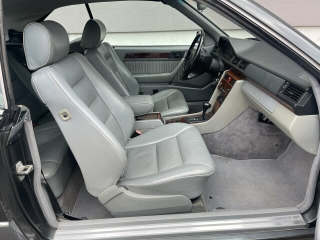 MERCEDES-BENZ E 320