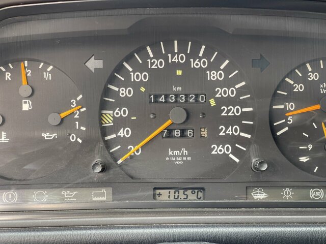 MERCEDES-BENZ E 320