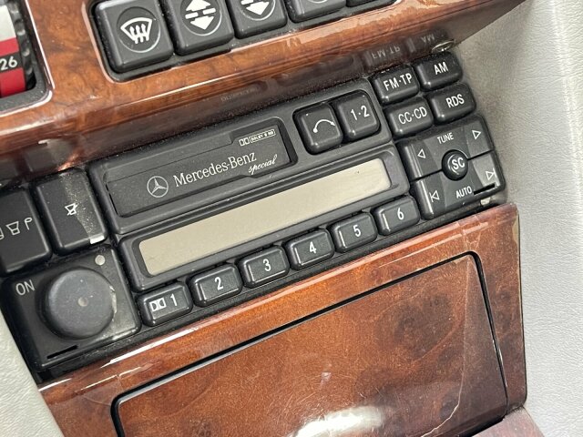 MERCEDES-BENZ E 320