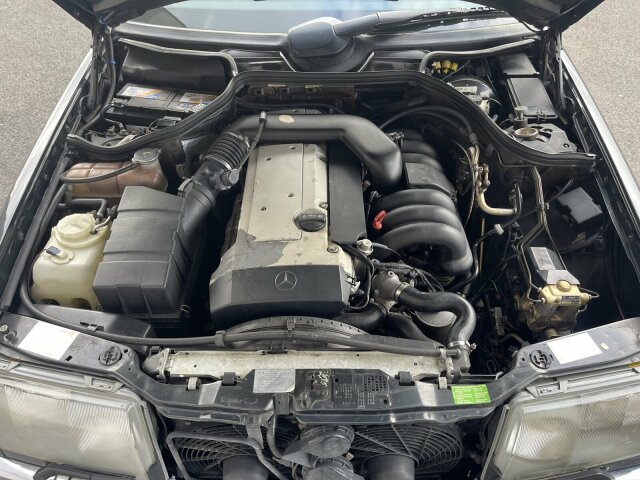 MERCEDES-BENZ E 320