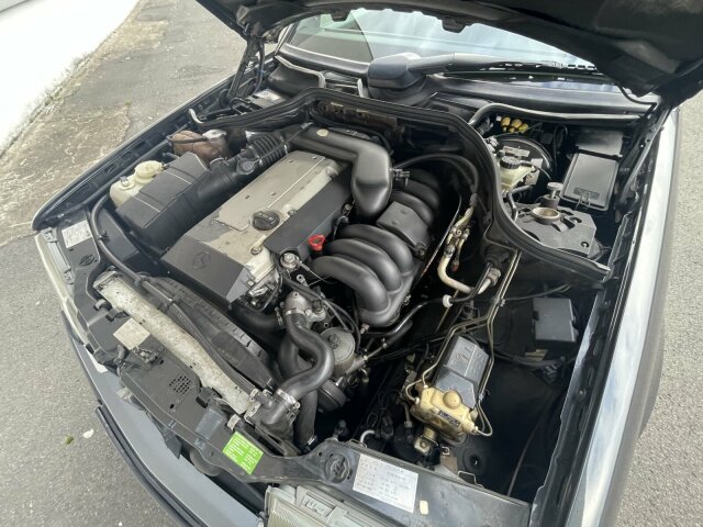 MERCEDES-BENZ E 320