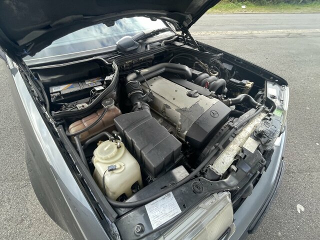 MERCEDES-BENZ E 320