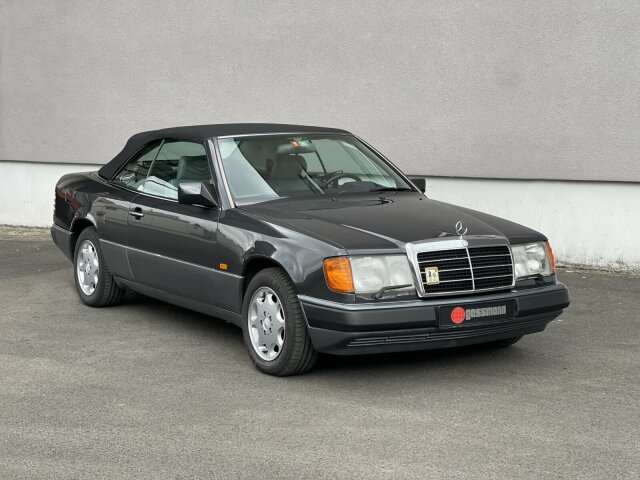 MERCEDES-BENZ E 320