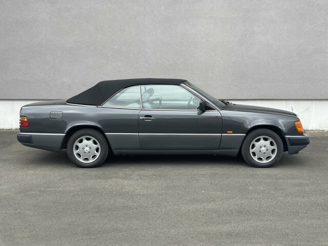MERCEDES-BENZ E 320
