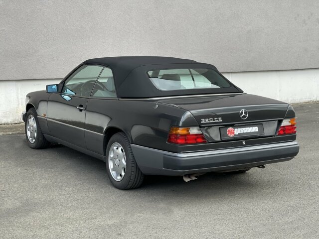 MERCEDES-BENZ E 320