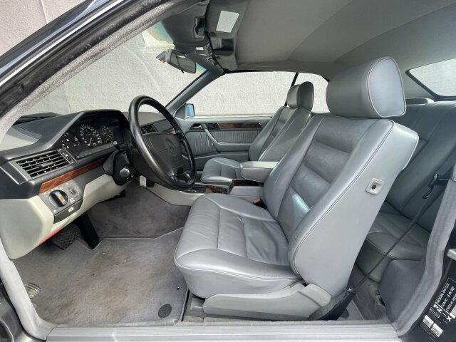 MERCEDES-BENZ E 320