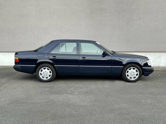 Mercedes-BenzE 200